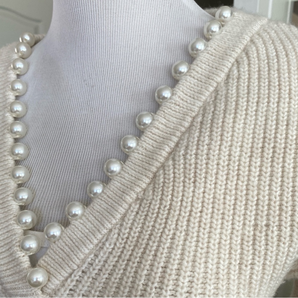 NWT V-Neck Women's Sweater with pearl neckline detail - Picture 4 of 7